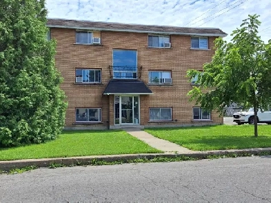 GRAND 4 1/2 À BOISBRIAND - 2 LOGEMENTS À LOUER. Image# 1