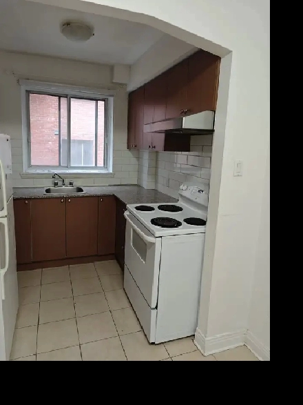 Renovated large 4 1/2 NDG (close Monkland Village) for Dec./Jan. Image# 1