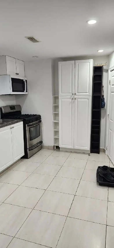 1 bedroom basement apartment. Image# 1