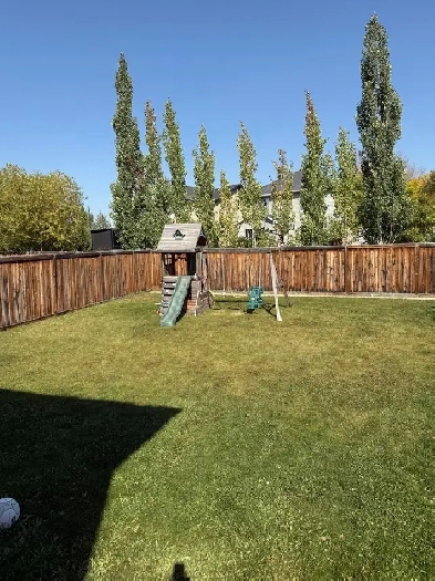 Need a good house to rent? Here is a 3 bedrooms upper-level NW Image# 1