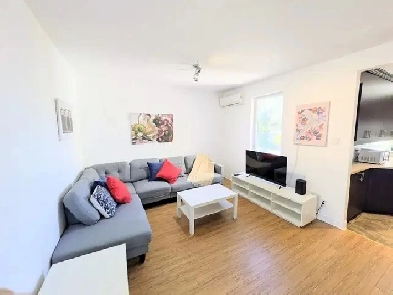 3 Bed  1 bath ALL Included- Longueuil -Short& Long Term Image# 2