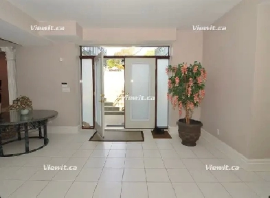 1 Bedroom Richmond Hill Apartment Available! Image# 1