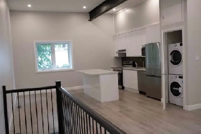 Beautifully built 2 story loft, minutes from Dows Lake Ottawa. Image# 1