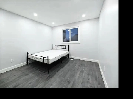 Room for rent near Square One Mississauga UTM Sheridan College Image# 1