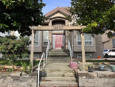 $1,549,888 / 8br - 4164ft2 - First Time On The Market - 3 Level Image# 1