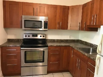 Centrally located, Speed River pathway, 1 BDR,1 BR, den, parking Image# 1