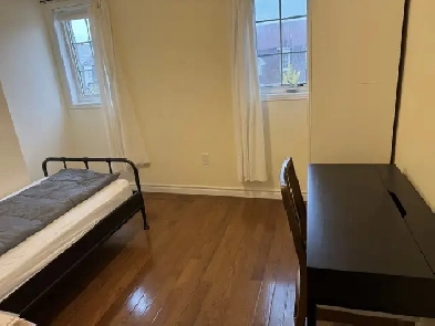 rooms for rent at York University village Image# 1