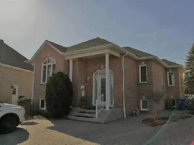 Maison dans un rond-point très tranquille secteur O brossard Image# 1