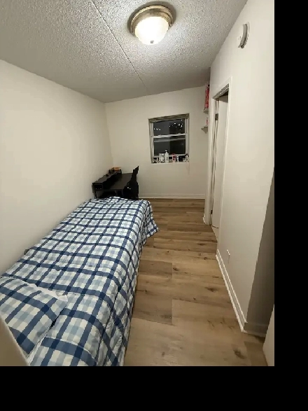 134A Columbia St, MALE WINTER SUBLET Image# 3