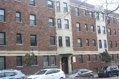 Grand 3 1/2 close to metro Snowdon, 1095$