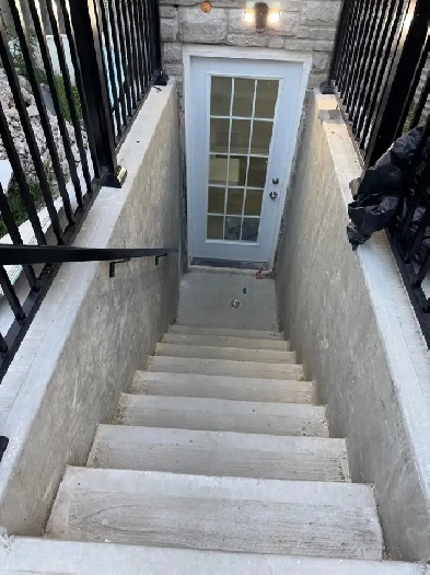 2 bedroom 2 parking new basement near Mount Pleasant go station Image# 1