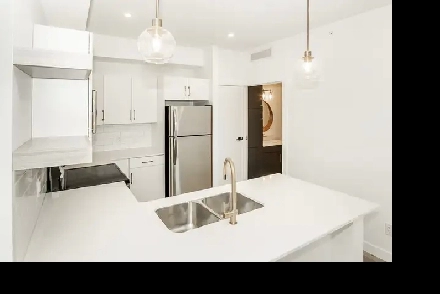 SPACIOUS 2 Bedroom Apartment! Available December! Image# 1