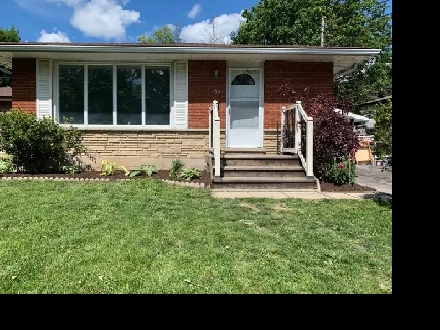 3 Bedroom Guelph House for Rent / 2 Car Parking Image# 1