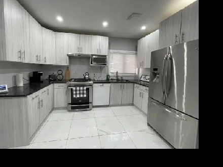 Rooms available in renovated Windsor home Image# 1