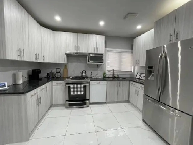 Rooms available in newly renovated Windsor home Image# 1