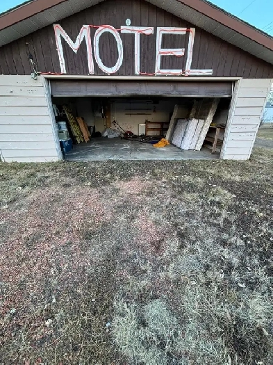 STORAGE AVAILABLE – Secure & Affordable at Dayslander Motel! Image# 3