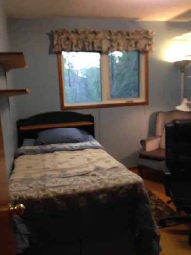 ROOM&BOARD BESIDE UNIVERSITY OF MANITOBA Image# 1