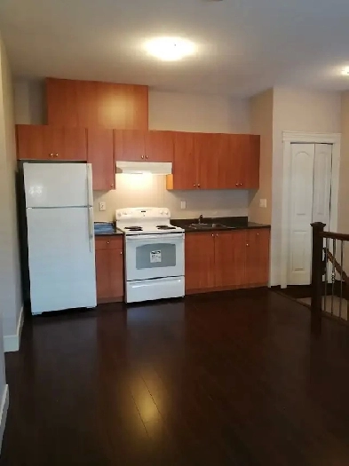 1 Bedroom Coach House / Available Jan.1 Image# 5