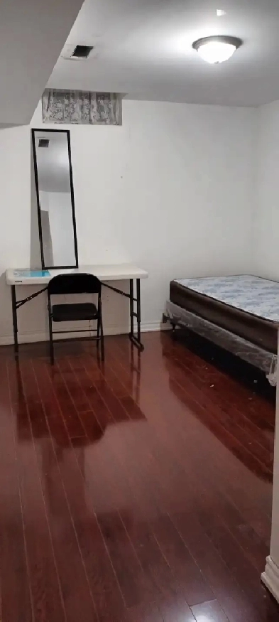 Private room Available Immediately Middlefield and Elson Image# 1