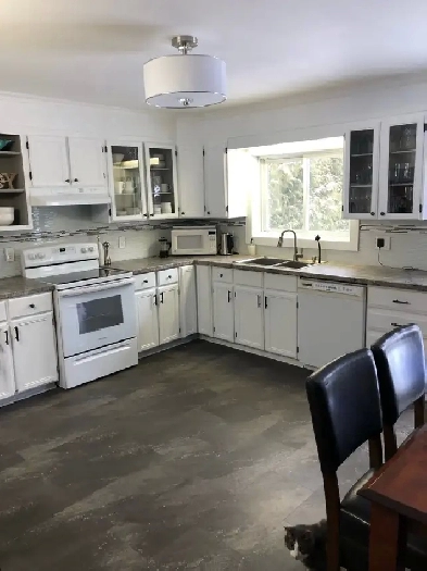 3 bedroom, 1.5 bath, laundry, utilities & wifi included Image# 6