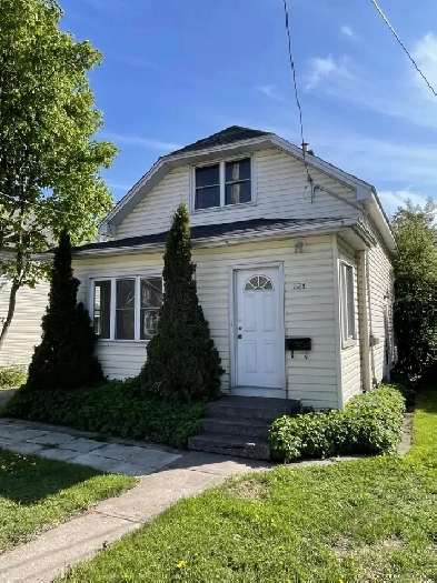 2 Bedroom House for Rent - January 1st Image# 2