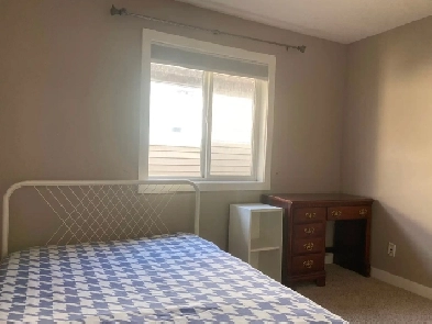 Fully furnished upstairs bedroom in Calgary Image# 1
