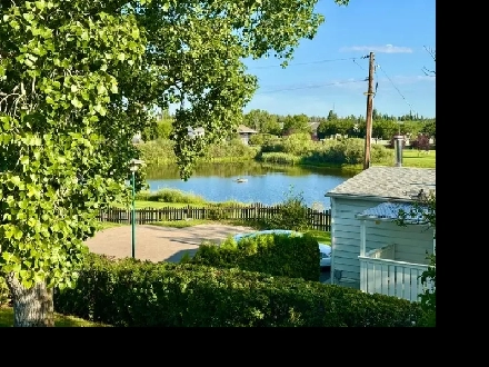 Beautiful 4 bedroom 2 bathroom home in central Lacombe! Image# 1