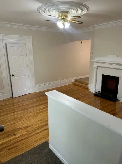 Douglas ave- 2 Bedroom unit available Dec 1st Image# 1