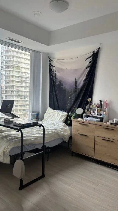 Fully Furnished Condo Master Room for Rent – Yonge & Eglinton Image# 1