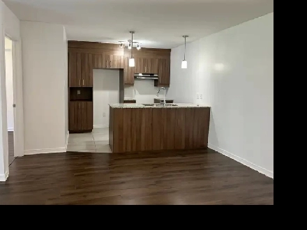 Super condo 2 chambres, rez-de-chaussée Image# 4