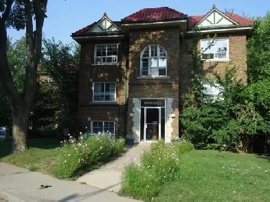 YONGE   EGLINTON CHARMING 1 BEDROOM   1 MONTH FREE Image# 1