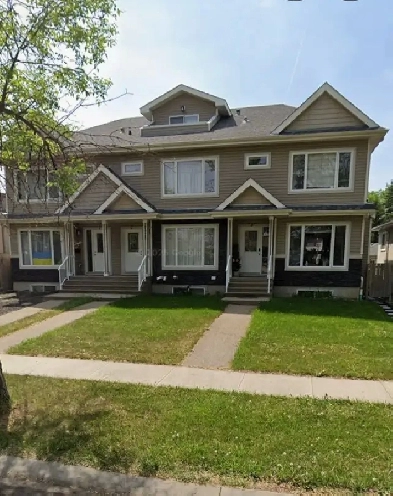 3 Bedroom Townhouse w/Bonus Room close to Whyte Ave Image# 1