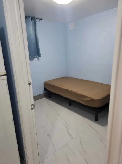 2 basement rooms available Image# 1