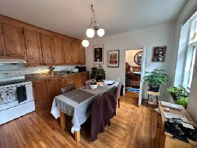 Bel grand appartement 3 ½ au centre-ville de Québec Image# 1