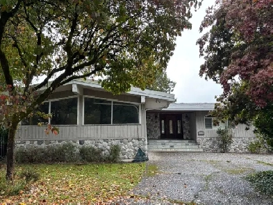 Short-term Burnaby Deer Lake 3-Bedroom Whole House for Rent Image# 10