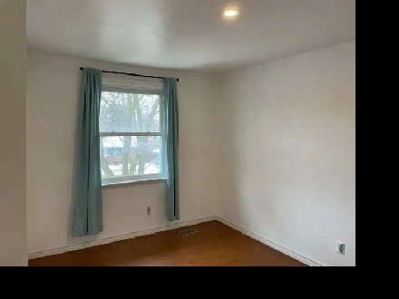 READY TODAY Room in London (near Algyle Mall)-$900 All inclusive Image# 1