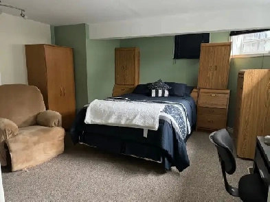 Fully furnished room for rent to a mature male. Image# 2