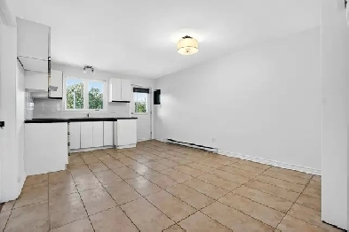 4.5 Longueuil disponible immédiatement Image# 1