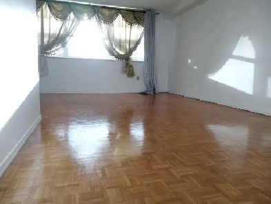 2 bdrm 1 bth 1000 sqft Condo Parking 5 Star Amenities Balcony Image# 9