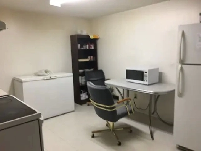 4 min walk to Lions Park Ctrain/North Hill Mall/6 min Downtown Image# 1