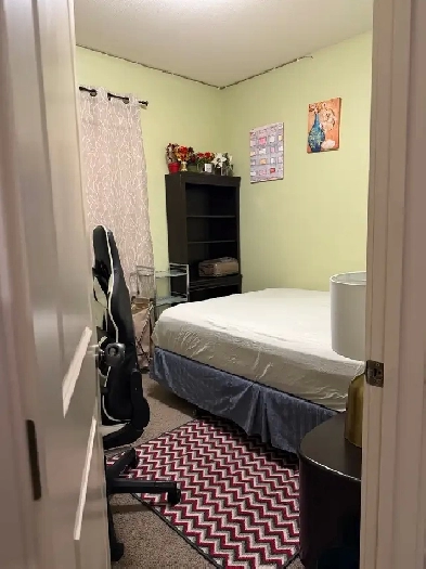 Room in Kentwood Area Image# 3