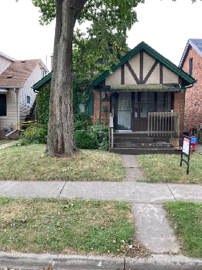 2216 CHURCH 2 BDRM BRICK TUDOR STYLE $348,000 Image# 5