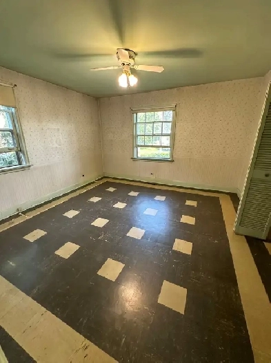 SPACIOUS ROOM FOR RENT FOR SHARING - LAKESHORE ETOBICOKE Image# 1