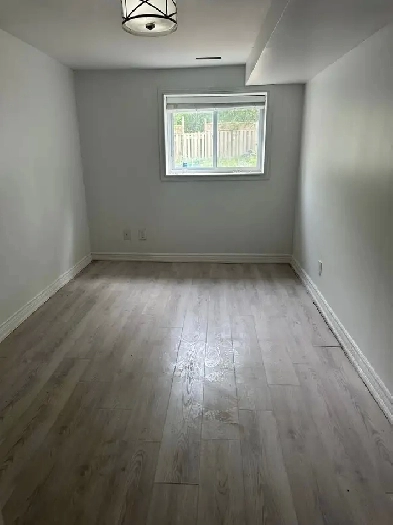 BRIGHT AND SPACIOUS ROOM FOR RENT IN HEART OF NEWMARKET Image# 1
