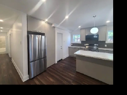 2 bdrm Avenue & Eglinton Image# 1