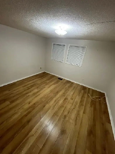 FURNISHED SINGLE ROOM  & SHARING ROOM AVAILABLE IN MISSISSAUGA Image# 1