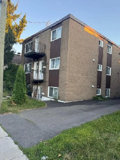 Grand 5 1/2 1er étage d’un triplex Image# 1