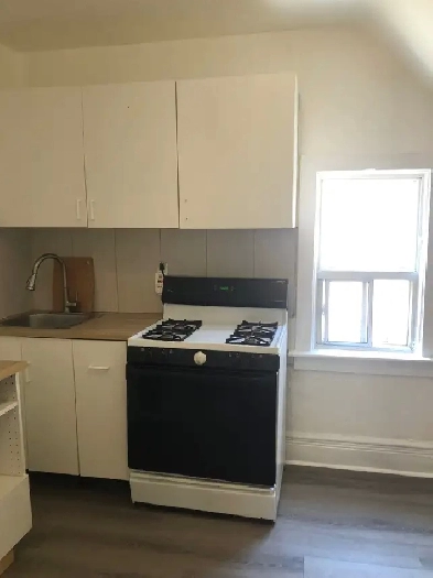 Core downtown Toronto, $1,075 per month, available December 1. Image# 1