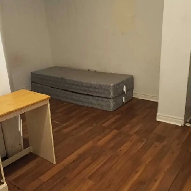 room for rent in a shared townhouse Image# 1