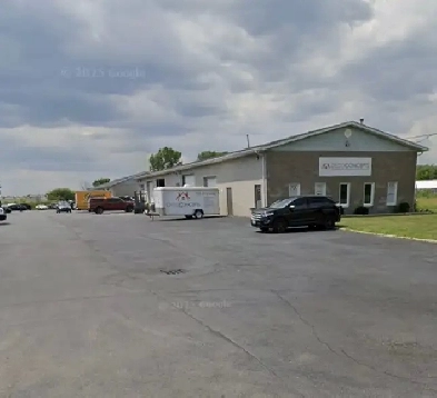 1200 Sq. ft Commercial Space - Airport/Costco area Image# 1